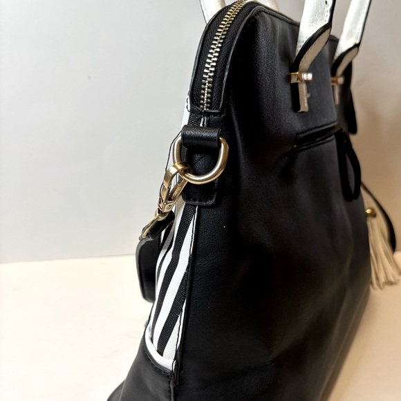 Black and White New Striped Handbag with Tassel - Picture 5 of 10